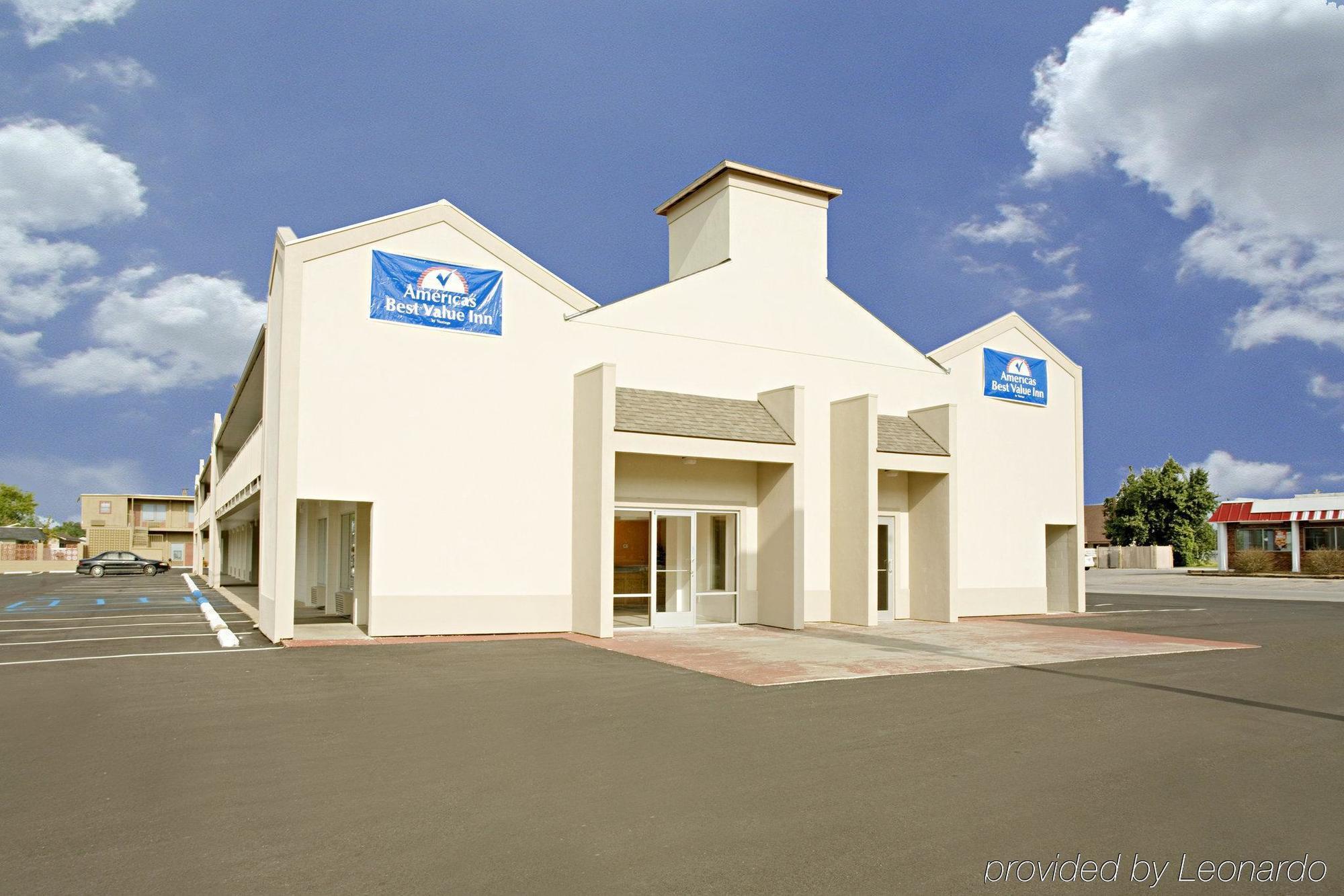 מטרופוליס Econo Lodge מראה חיצוני תמונה