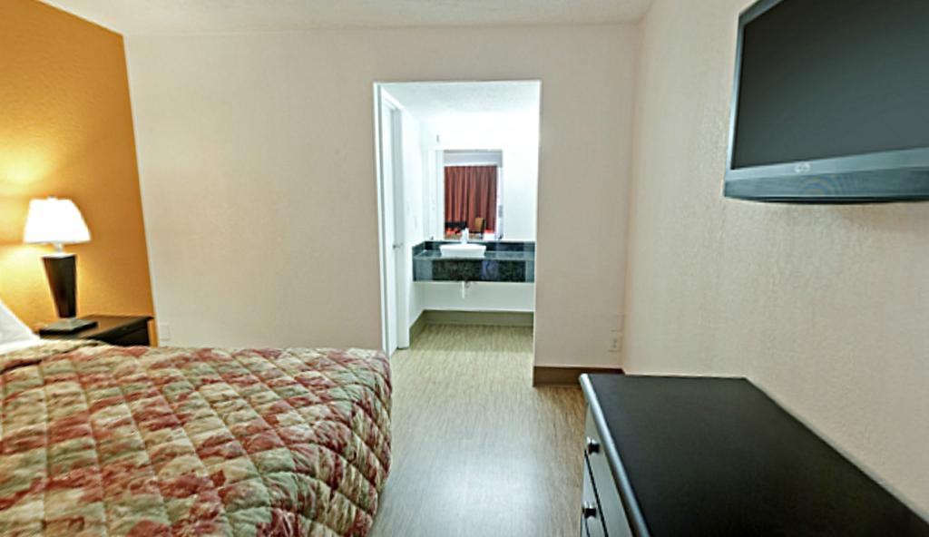 מטרופוליס Econo Lodge חדר תמונה