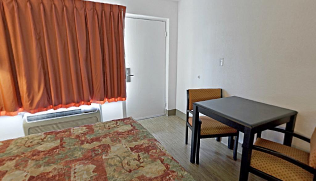 מטרופוליס Econo Lodge חדר תמונה