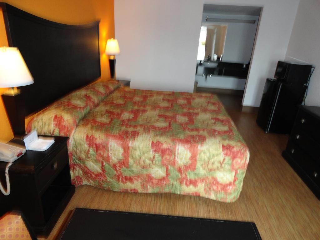 מטרופוליס Econo Lodge חדר תמונה