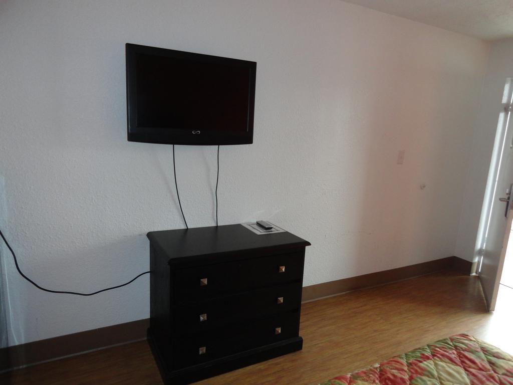 מטרופוליס Econo Lodge חדר תמונה