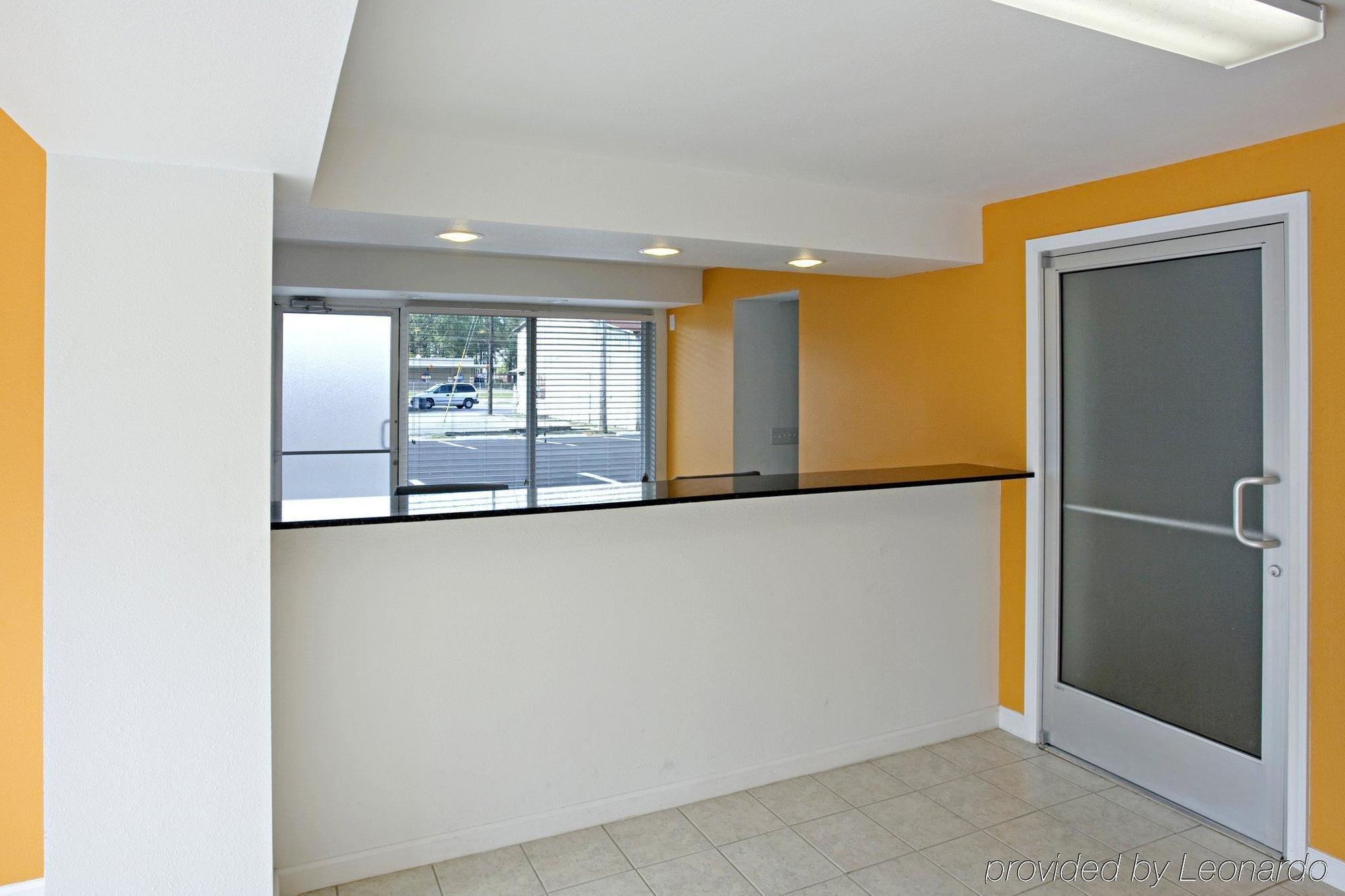 מטרופוליס Econo Lodge מראה פנימי תמונה