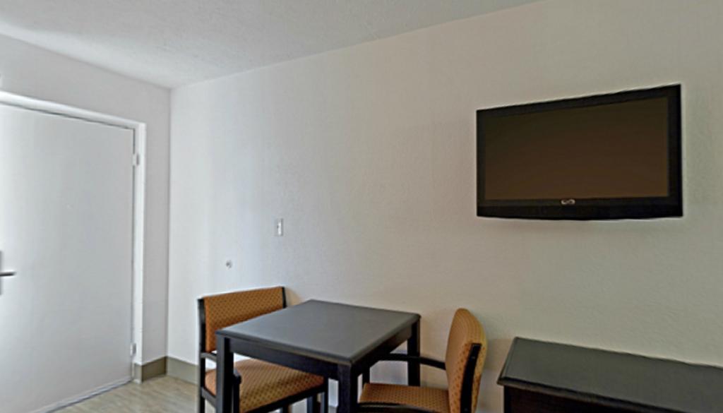 מטרופוליס Econo Lodge מראה חיצוני תמונה